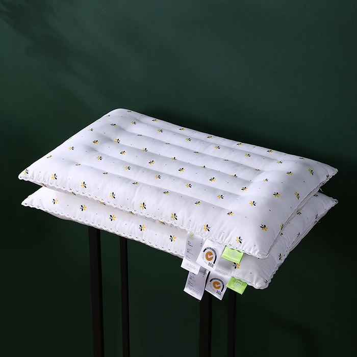 91家纺网 家纺一手货源 找家纺 （总）沃兰国际 全棉贡缎小蜜蜂羽丝绒可水洗护颈枕芯定型单人枕头