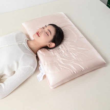 （总）麦肯锡 2024新款零压睡方真丝轻奢蚕丝枕枕芯-粉色模特图