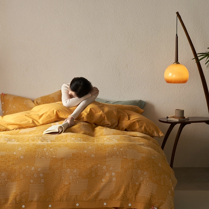 91家纺网 家纺一手货源 找家纺 安莱生活 2024年新品高端双层纱大提花工艺款缤纷花妍纽扣款 缤纷花妍纽扣款-姜黄