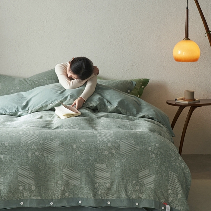 91家纺网 家纺一手货源 找家纺 安莱生活 2024年新品高端双层纱大提花工艺款缤纷花妍纽扣款 缤纷花妍纽扣款-灰绿