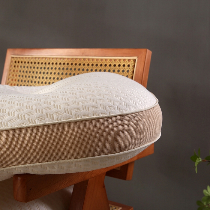 91家纺网 家纺一手货源 找家纺 （总）沃兰国际 云呼吸针织羽丝绒枕头成人护颈单人枕芯蛋糕枕