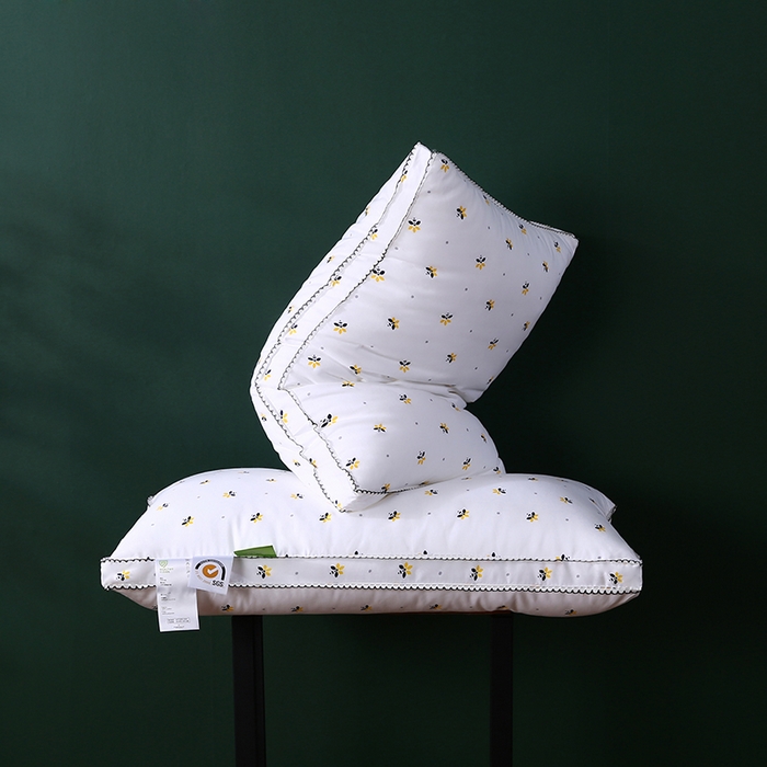 91家纺网 家纺一手货源 找家纺 （总）沃兰国际 全棉贡缎小蜜蜂羽丝绒可水洗护颈枕芯定型单人枕头