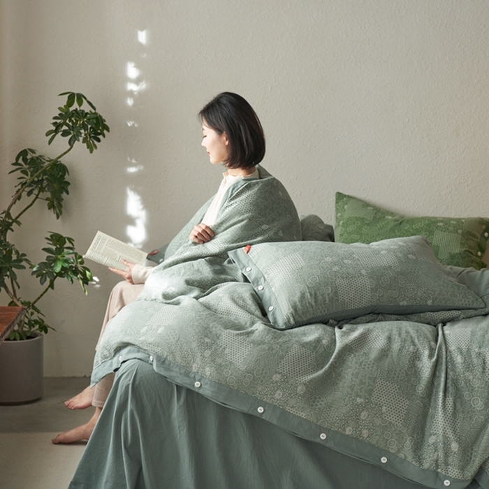 91家纺网 家纺一手货源 找家纺 安莱生活 2024年新品高端双层纱大提花工艺款缤纷花妍纽扣款 缤纷花妍纽扣款-灰绿