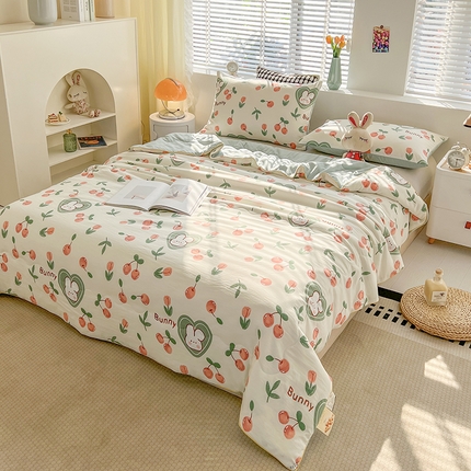 91家纺网 家纺一手货源 找家纺 艺菲阁家纺 2024新款大豆蛋白水洗双层纱夏被 樱桃萌兔