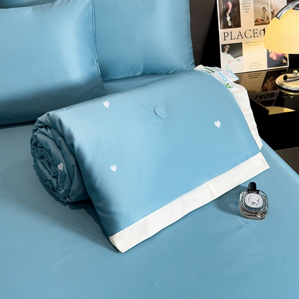 91家纺网 家纺一手货源 找家纺 典冠 2024爆款天丝刺绣漫天爱心工艺款大豆夏被四件套空调被夏凉被 湖蓝