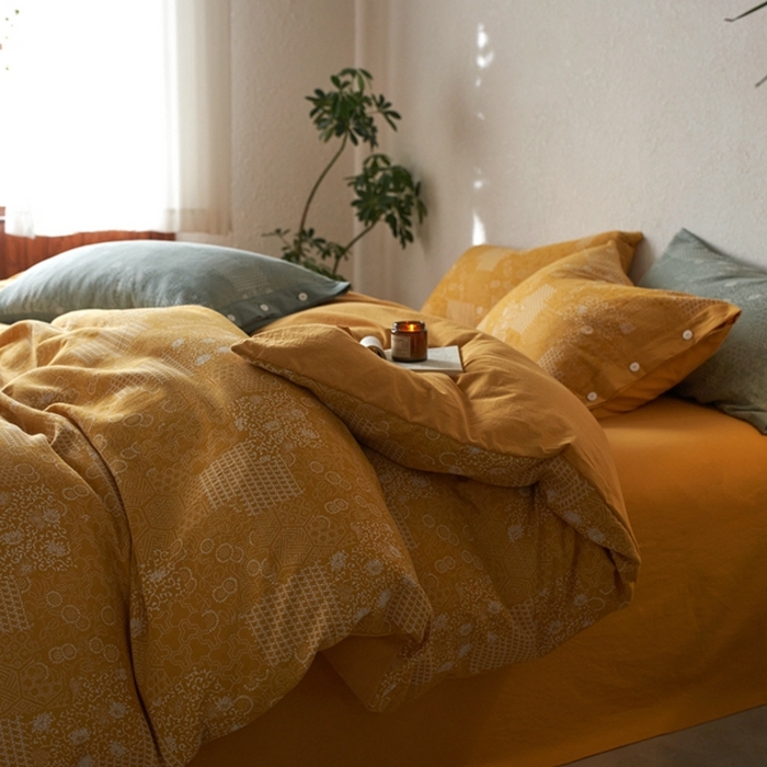 91家纺网 家纺一手货源 找家纺 安莱生活 2024年新品高端双层纱大提花工艺款缤纷花妍纽扣款 缤纷花妍纽扣款-姜黄