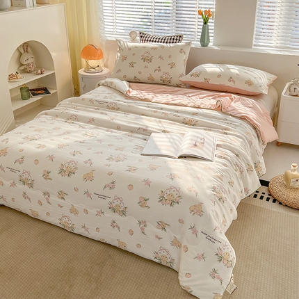 91家纺网 家纺一手货源 找家纺 艺菲阁家纺 2024新款大豆蛋白水洗双层纱夏被 小桃运