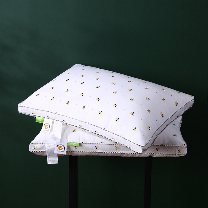 91家纺网 家纺一手货源 找家纺 （总）沃兰国际 全棉贡缎小蜜蜂羽丝绒可水洗护颈枕芯定型单人枕头