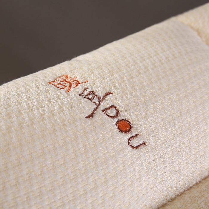 91家纺网 家纺一手货源 找家纺 （总）沃兰国际 暖豆豆针织羽丝绒枕头成人护颈单人枕芯定型枕