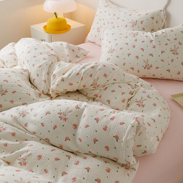 91家纺网 家纺一手货源 找家纺 蜜柚 2024新款全棉双层皱皱纱四件套 花园兔