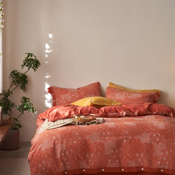 91家纺网 家纺一手货源 找家纺 安莱生活 2024年新品高端双层纱大提花工艺款缤纷花妍纽扣款 缤纷花妍纽扣款-橘红