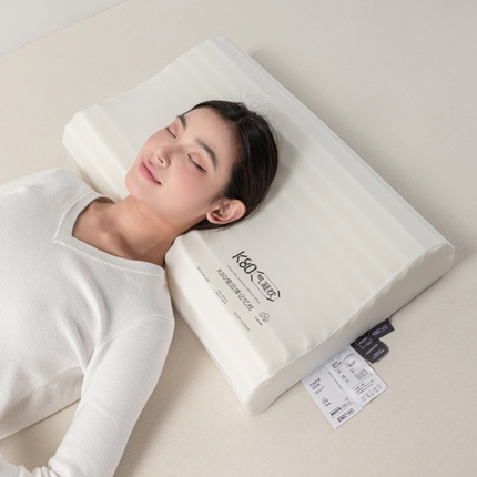 （总）麦肯锡 2024新款K80曲度按摩气凝枕枕芯-模特图