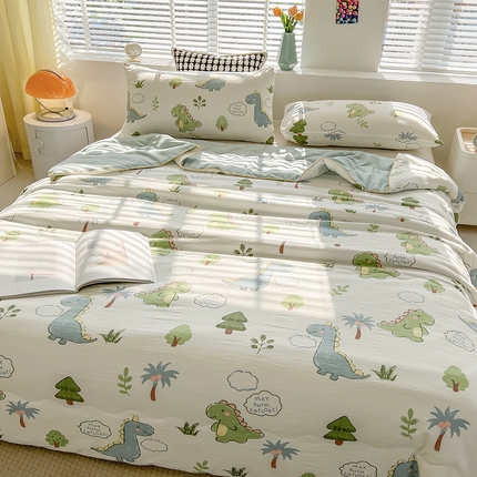 91家纺网 家纺一手货源 找家纺 艺菲阁家纺 2024新款大豆蛋白水洗双层纱夏被 恐龙星球