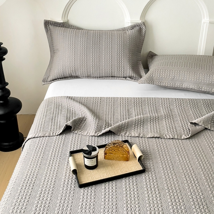 91家纺网 家纺一手货源 找家纺 沐纯家居 2024新款纯色天丝床盖 蓝灰色