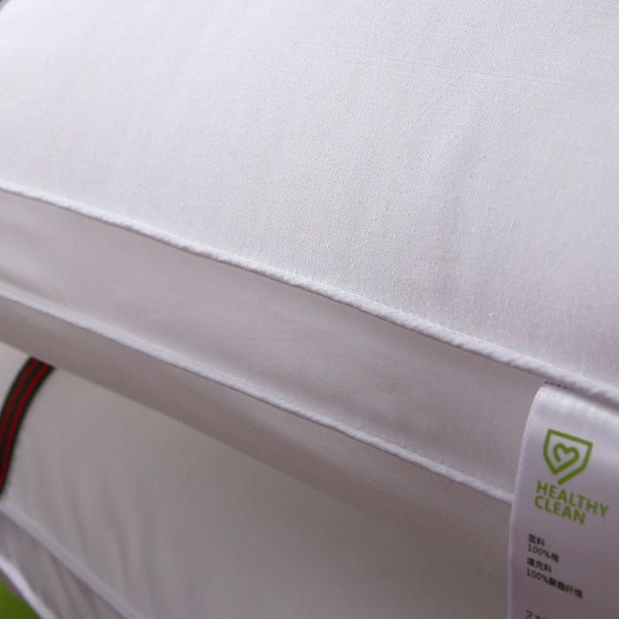 91家纺网 家纺一手货源 找家纺 沃兰国际 全棉133*100防羽布经典织带酒店布草羽丝绒枕头舒适枕芯 经典织带