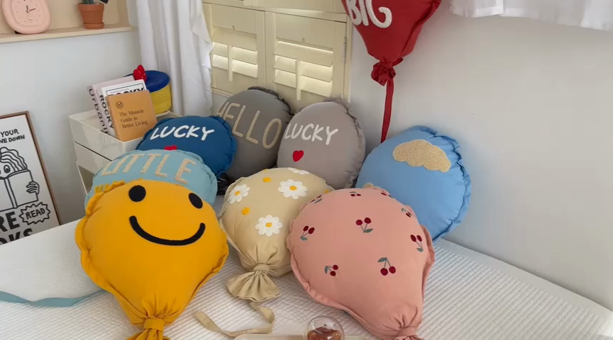 91家纺网 家纺一手货源 找家纺 （总）美茉家居 2024新款立体毛巾绣告白气球抱枕