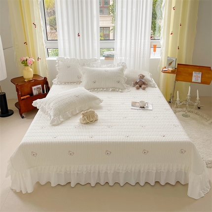 宜凡家纺 2024新款全棉夹棉绣花花边系列床盖三件套 露娜熊-奶白