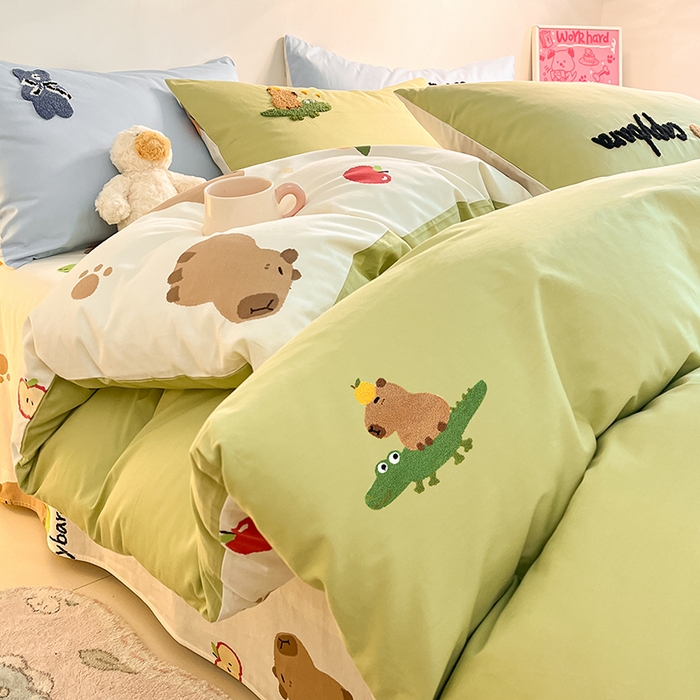 91家纺网 家纺一手货源 找家纺 金丝鸟家纺 2024新款全棉混搭毛巾绣四件套可爱卡通库洛米系列 绿色鳄鱼卡皮