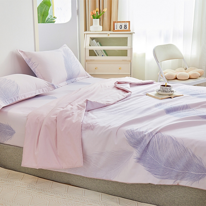 91家纺网 家纺一手货源 找家纺 元元被芯 2024新款全棉小清新夏被四件套-全棉夏被四件套 且听风吟-粉