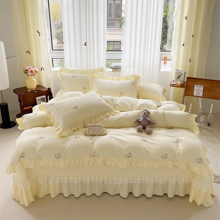 宜凡家纺 2024新款全棉夹棉绣花花边系列床盖四件套 露娜熊 淡黄