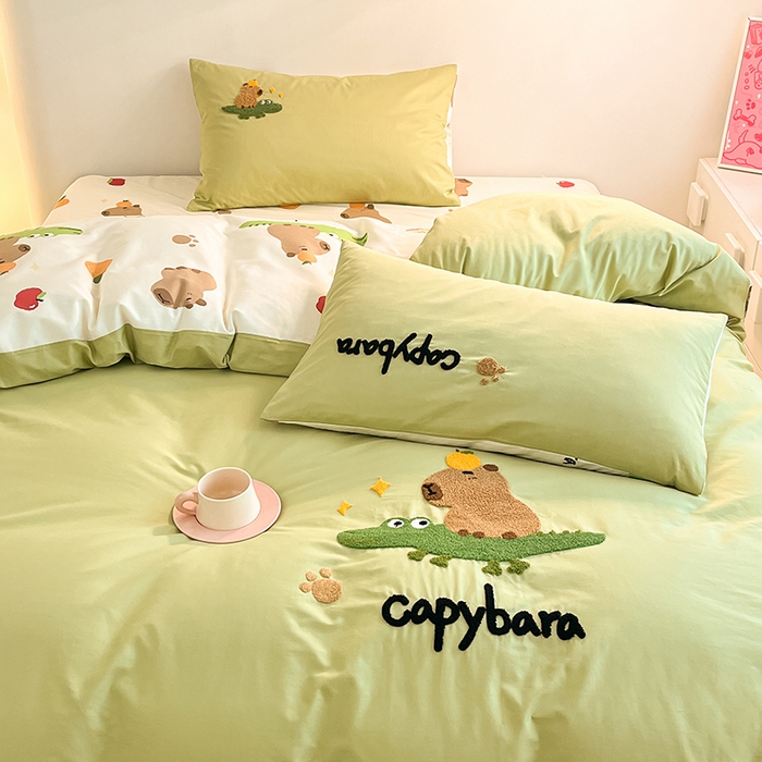 91家纺网 家纺一手货源 找家纺 金丝鸟家纺 2024新款全棉混搭毛巾绣四件套可爱卡通库洛米系列 绿色鳄鱼卡皮