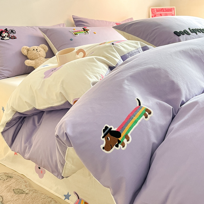 91家纺网 家纺一手货源 找家纺 金丝鸟家纺 2024新款全棉混搭毛巾绣四件套可爱卡通库洛米系列 紫色拉条狗