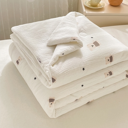 91家纺网 家纺一手货源 找家纺 一加一 2025新款A类母婴级全棉双层皱皱纱夏被 条纹熊仔