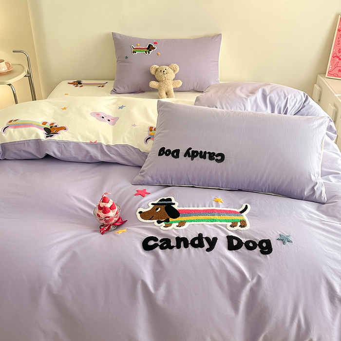 91家纺网 家纺一手货源 找家纺 金丝鸟家纺 2024新款全棉混搭毛巾绣四件套可爱卡通库洛米系列 紫色拉条狗