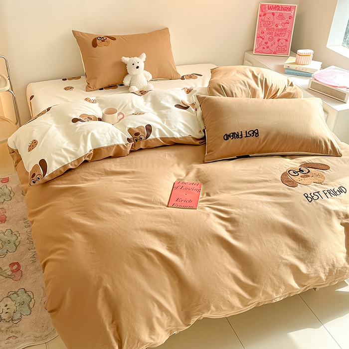 91家纺网 家纺一手货源 找家纺 金丝鸟家纺 2024新款全棉混搭毛巾绣四件套可爱卡通库洛米系列 咖色饼干狗