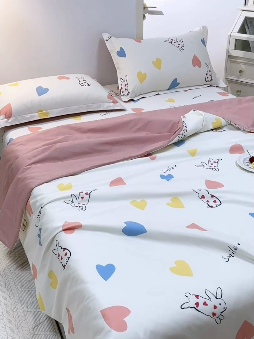 91家纺网 家纺一手货源 找家纺 元元被芯 2024新款全棉小清新夏被四件套-单夏被 甜蜜蜜-米