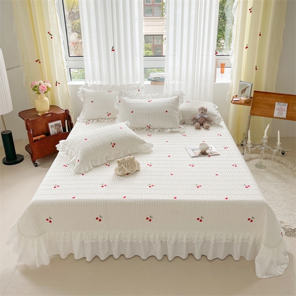 宜凡家纺 2024新款全棉夹棉绣花花边系列床盖三件套 小樱桃-奶白