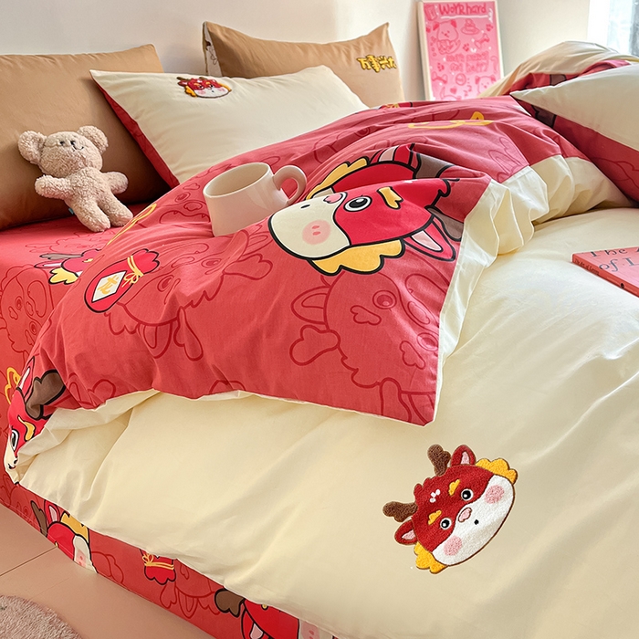 91家纺网 家纺一手货源 找家纺 金丝鸟家纺 2024新款全棉混搭毛巾绣四件套可爱卡通库洛米系列 米色福袋龙