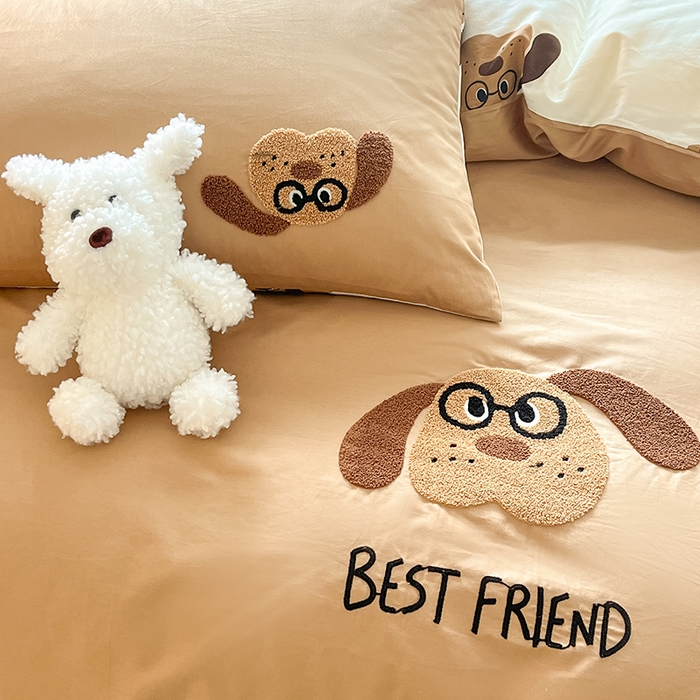 91家纺网 家纺一手货源 找家纺 金丝鸟家纺 2024新款全棉混搭毛巾绣四件套可爱卡通库洛米系列 咖色饼干狗