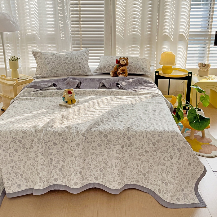 91家纺网 家纺一手货源 找家纺 2024新款A类60支双面全棉高温水洗夹棉单床盖填充新疆棉花 神秘熊