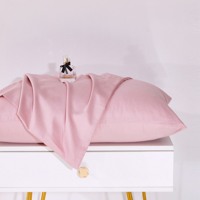 91家纺网 家纺一手货源 找家纺 晶缦家纺 2025新款喷气全棉13376纯棉斜纹纯色多规格四件套和单品-沐色系列 单枕套 沐色-脏脏粉