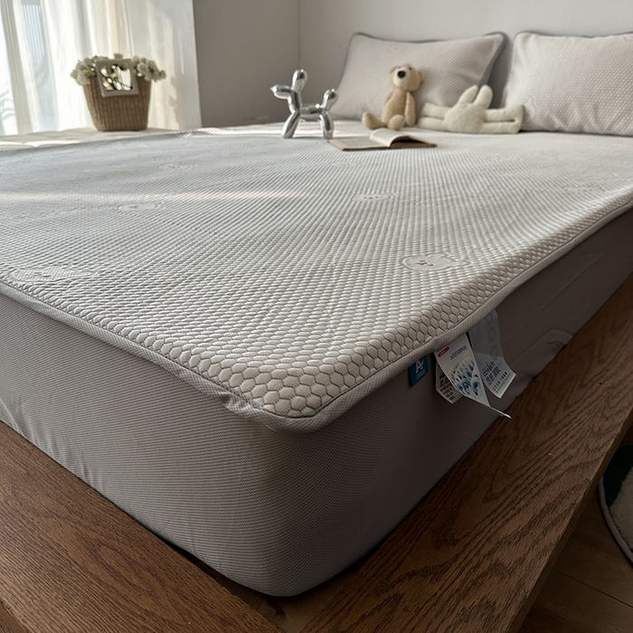 91家纺网 家纺一手货源 找家纺 千朵  2024新款床笠款3D凉感豆豆凉席 小熊咖