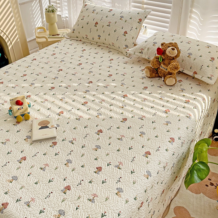 91家纺网 家纺一手货源 找家纺 胜权家纺 2024新款A类60支双面全棉高温水洗夹棉床盖三件套 爱丽丝