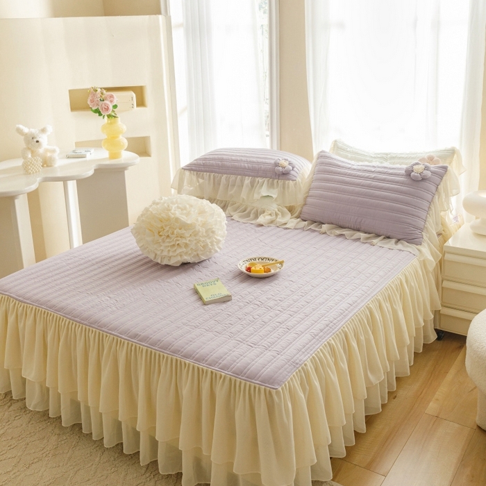 91家纺网 家纺一手货源 找家纺 胜权家纺 2024新款A类水洗60支全棉工艺款夹棉床裙三件套 花儿朵朵-凝香紫