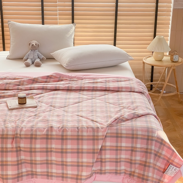 91家纺网 家纺一手货源 找家纺 梦恬佳2024新款无印风水洗棉夏被-初遇粉