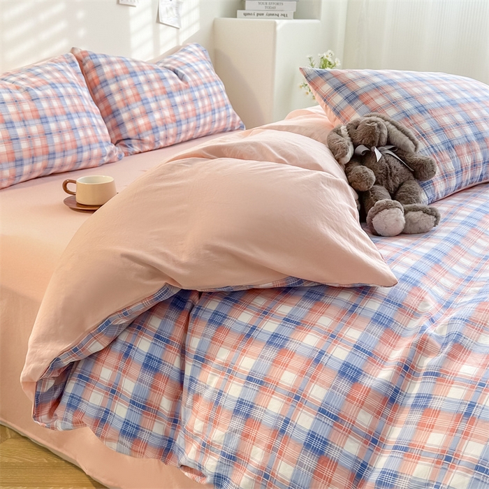 91家纺网 家纺一手货源 找家纺 古吉梦 2024新款水洗棉小清新印花格子系列四件套 G-莱卡粉+奶油粉