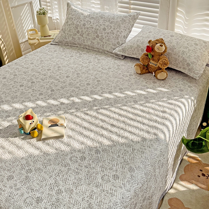 91家纺网 家纺一手货源 找家纺 2024新款A类60支双面全棉高温水洗夹棉单床盖填充新疆棉花 神秘熊