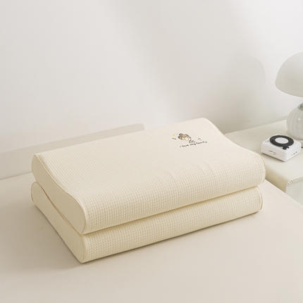 91家纺网 家纺一手货源 找家纺 （总）麦肯锡 2024新款幸福家庭呵护亲子乳胶枕系列