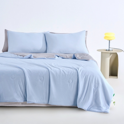 91家纺网 家纺一手货源 找家纺 梦恬佳2024新款A类冰淇凌凉感丝夏被 天空蓝