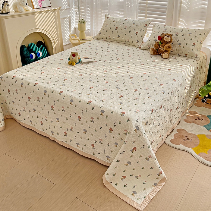 91家纺网 家纺一手货源 找家纺 胜权家纺 2024新款A类60支双面全棉高温水洗夹棉床盖三件套 爱丽丝