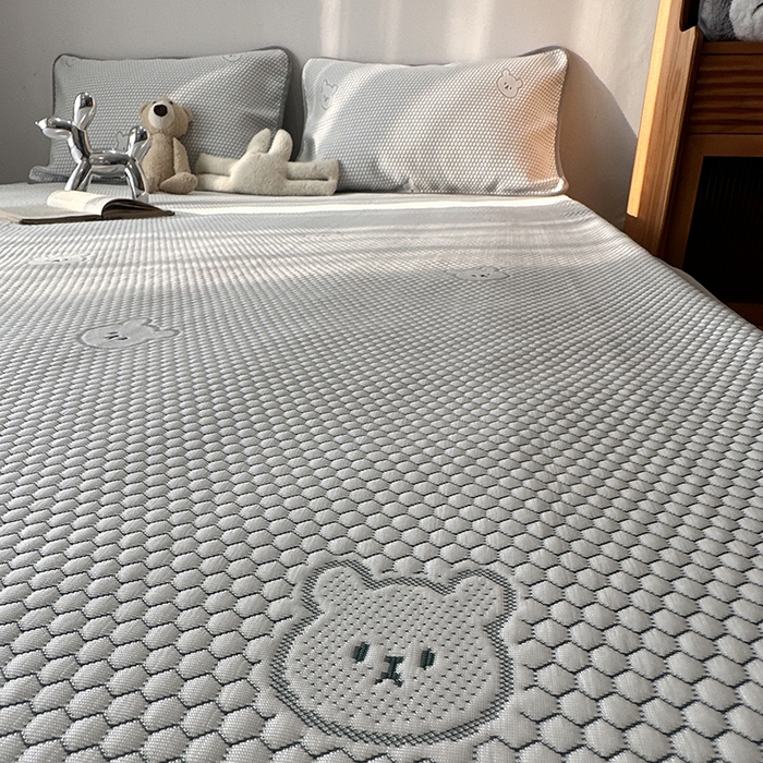 91家纺网 家纺一手货源 找家纺 千朵  2024新款床笠款3D凉感豆豆凉席 小熊绿