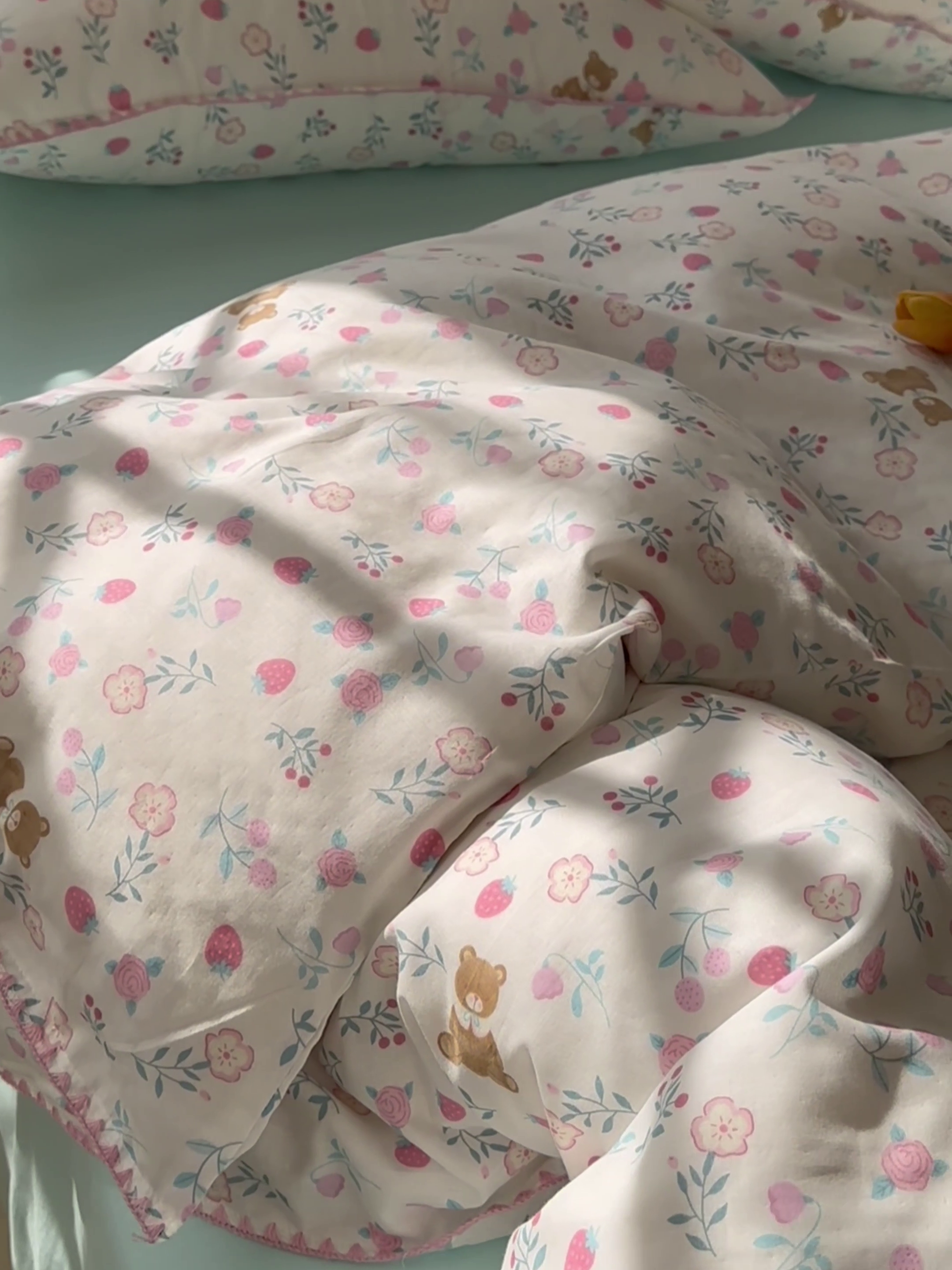 91家纺网 家纺一手货源 找家纺 洋铭区（原狠狠爱） 2024新款全棉双层纱四件套 草莓小熊熊