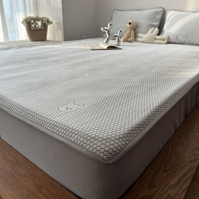 91家纺网 家纺一手货源 找家纺 千朵  2024新款床笠款3D凉感豆豆凉席 小熊绿