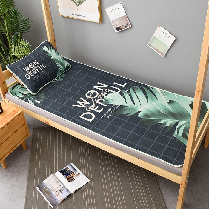 91家纺网 家纺一手货源 找家纺 多乐家纺 2024新款学生床数码大版印花冰丝凉席 芭蕉叶