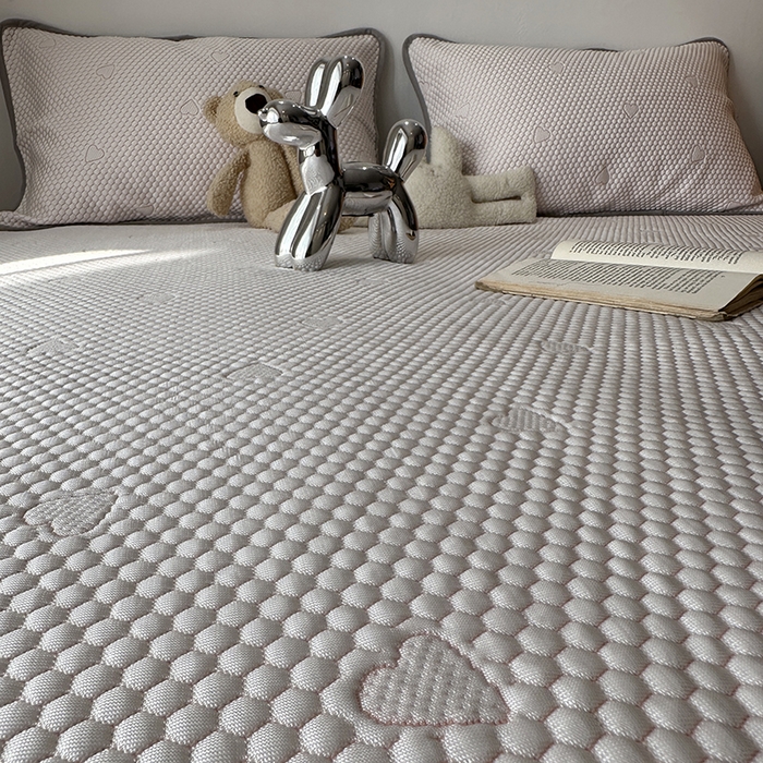 91家纺网 家纺一手货源 找家纺 千朵  2024新款床笠款3D凉感豆豆凉席 爱心粉