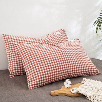 91家纺网 家纺一手货源 找家纺 大黄蜂家居家纺 2025新款日式纯棉水洗棉信封式枕套 橘红小格